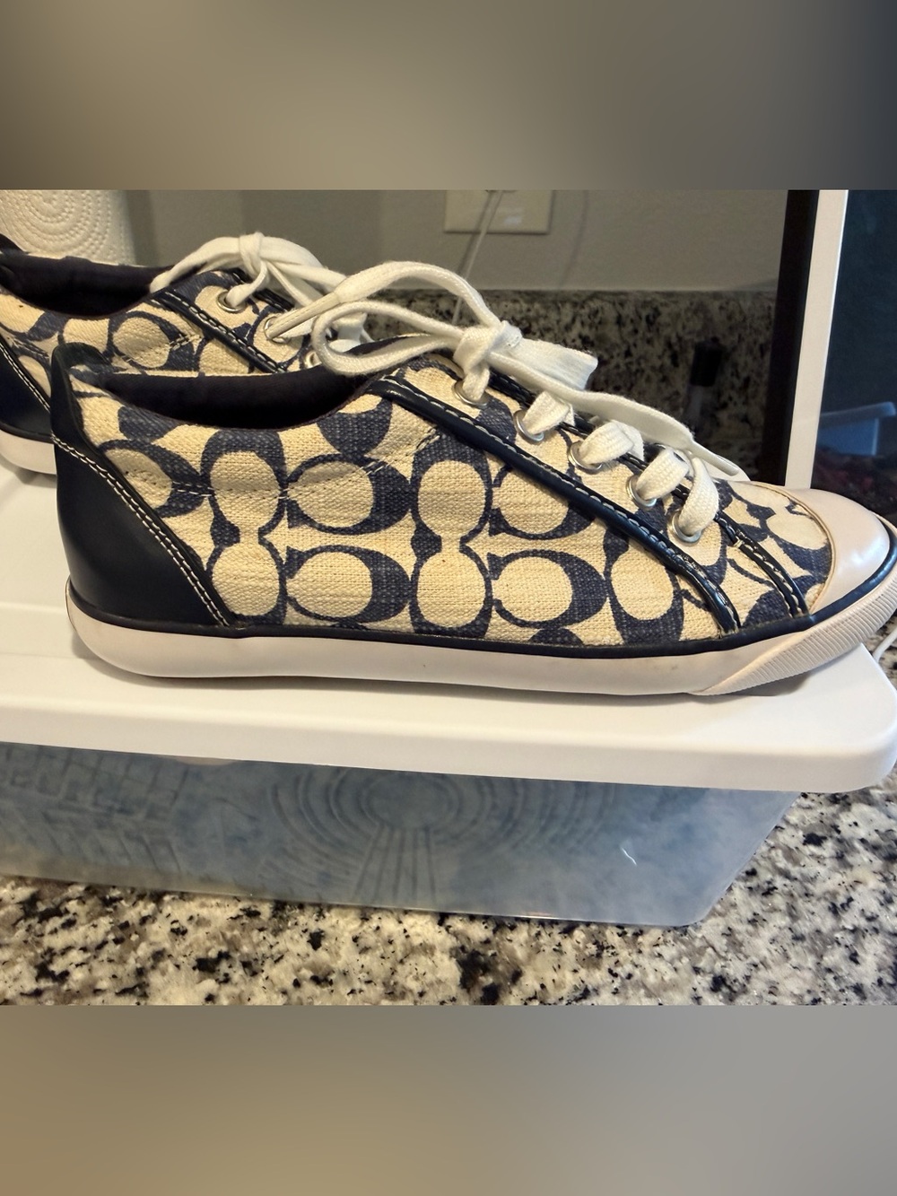Coach Navy and Cream Signature Logo Low-Top Sneakers
